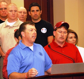 DL 751 member Pat Bertucci speaking DL 751 member Pat Bertucci speaking