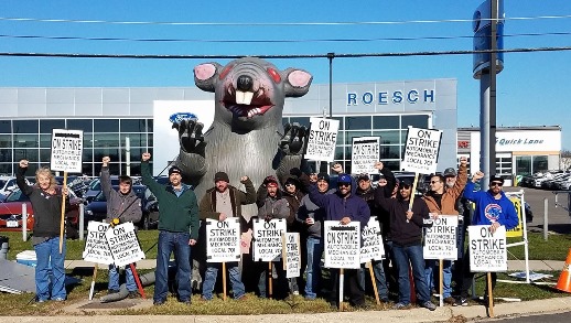 IAM Local 701 auto mechanics, along with volunteers, strike to protect their pensions at Roesch Ford and Roesch Ford Trucking Center in Bensenville, IL. Photo courtesy of Ryan Kelly of IAM Local 126.