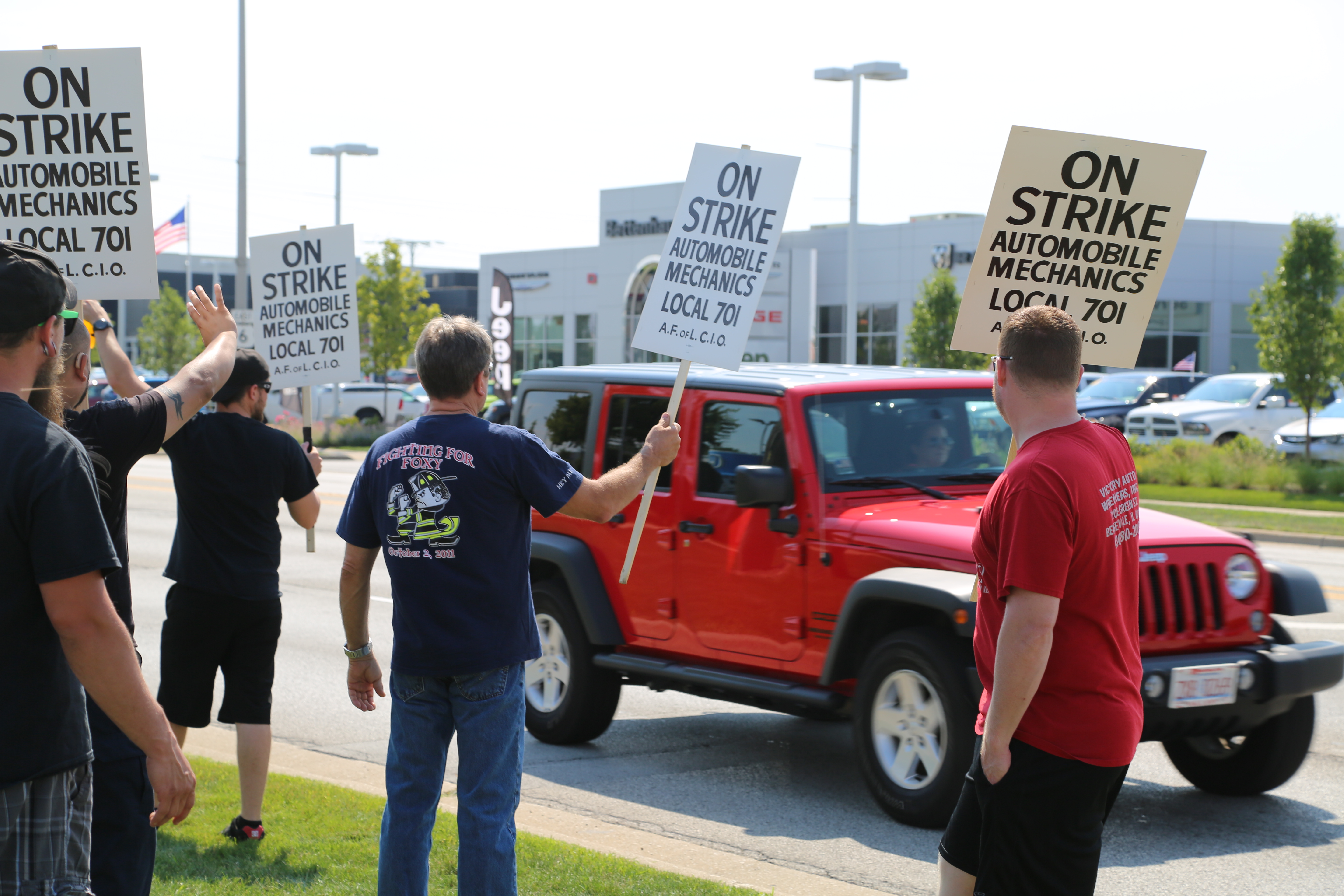 Local 701 Auto Mechanics on Strike for Fair Work Schedule -