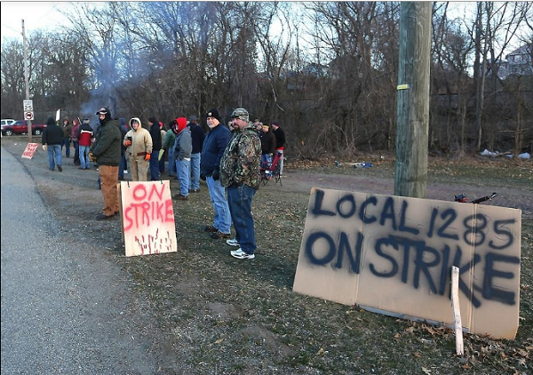 Ohio Machinists at Gradall Strike to Defend Working Families