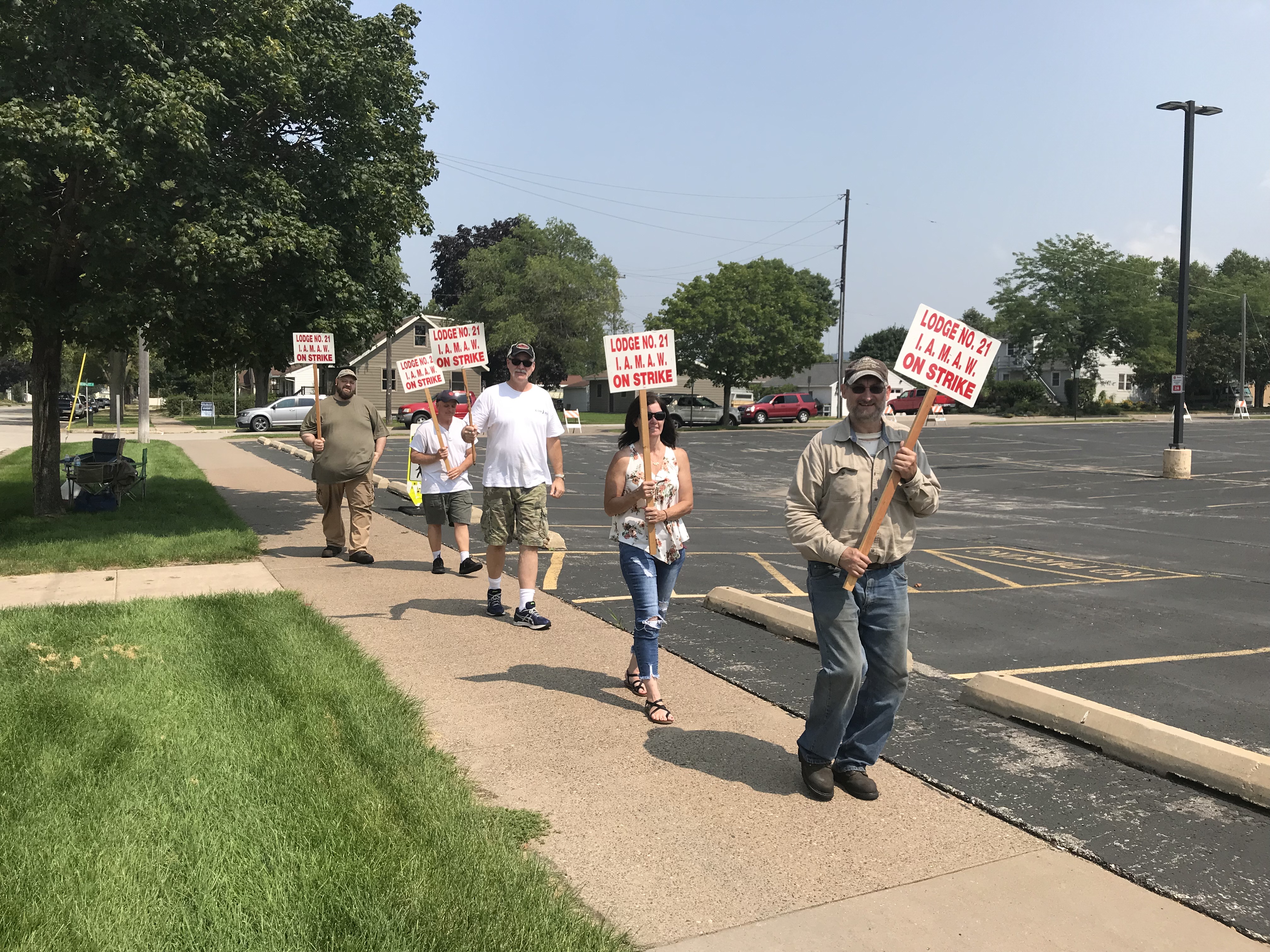 La Crosse IAM Locals 21 & 1115 on Strike Against Trane