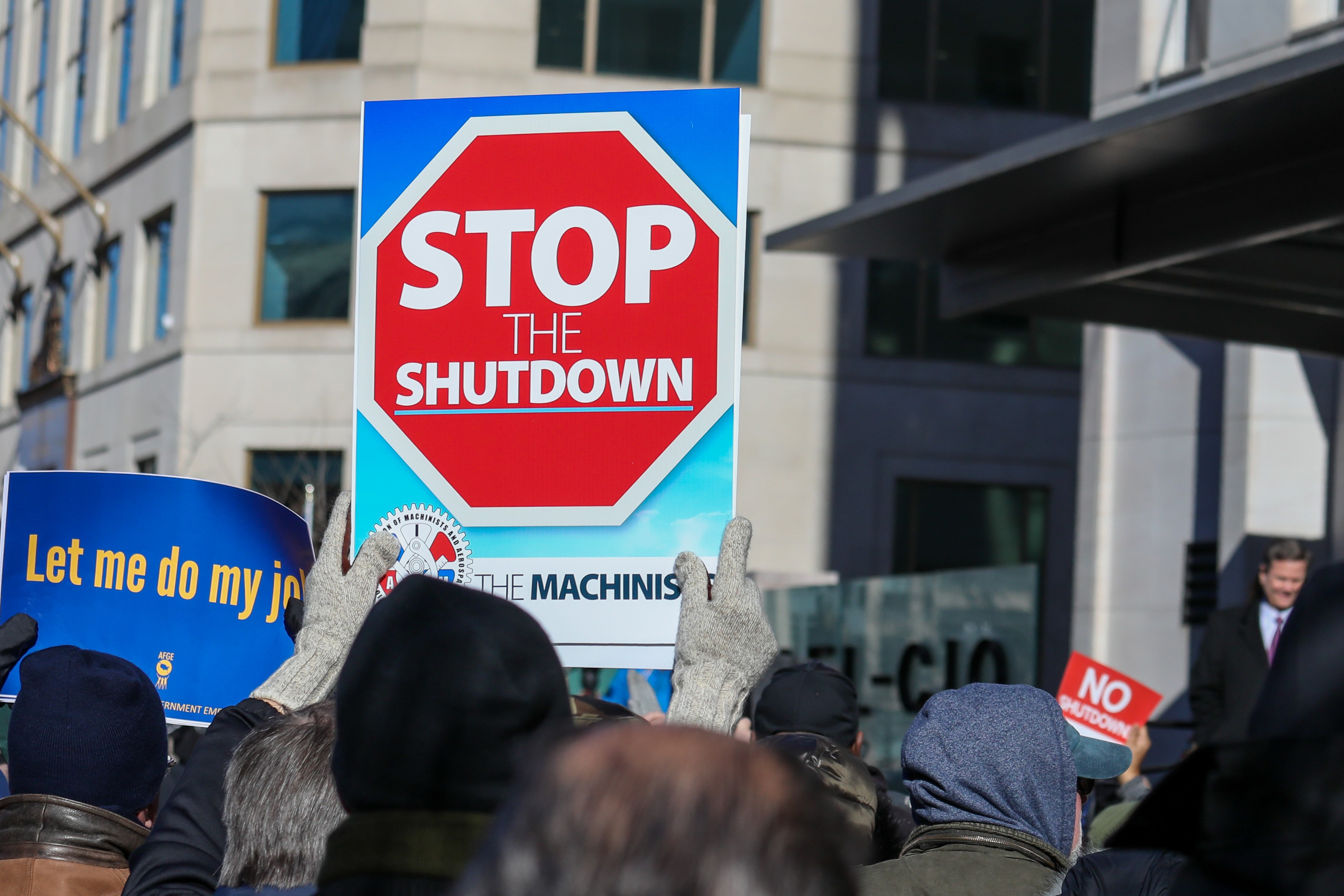 Thousands Rally to End Government Shutdown