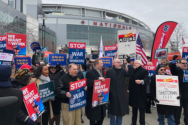 IAM Members Continue Fight to End Government Shutdown