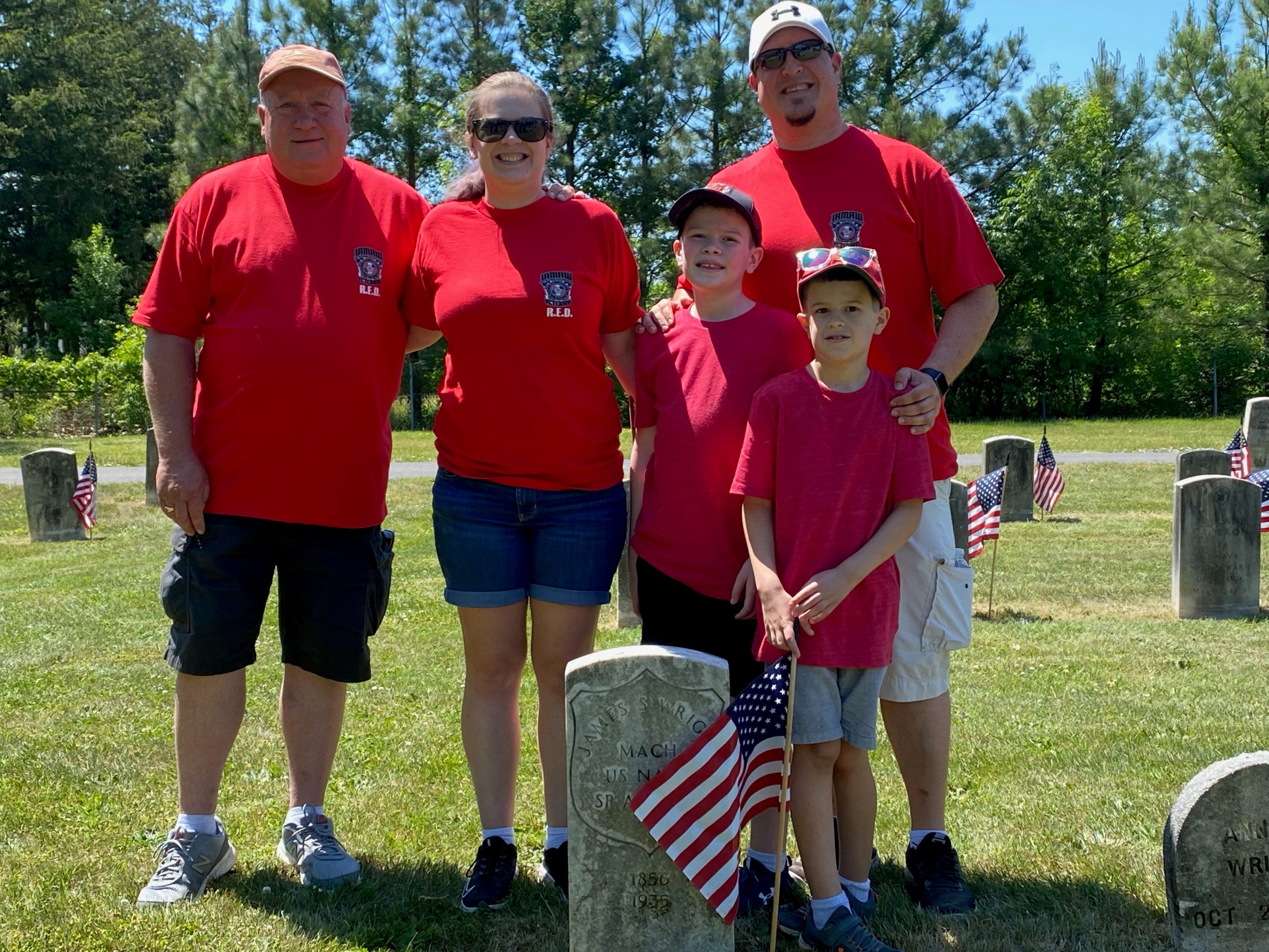 Patriotic IAM Members Help Clean Up Veterans Cemetery