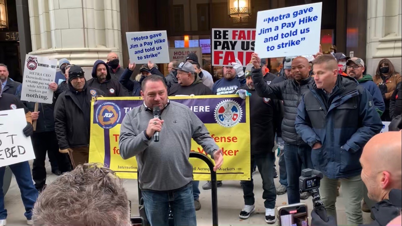 IAM District 19, TCU/IAM Members Rally for Fair Contract at Metra in Chicago