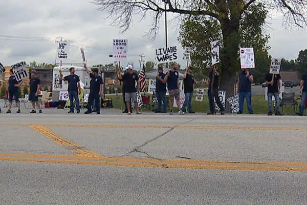 Machinists Union Local 388 and 1191 Members at Eaton Mission Systems Division of Davenport on Strike for Retirement Security, Fair Health Care Benefits