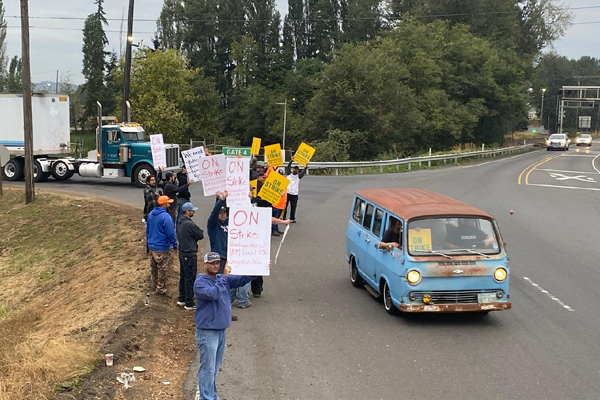 IAM District W24 Members in Pacific Northwest Strike Weyerhaeuser for Fair Contract
