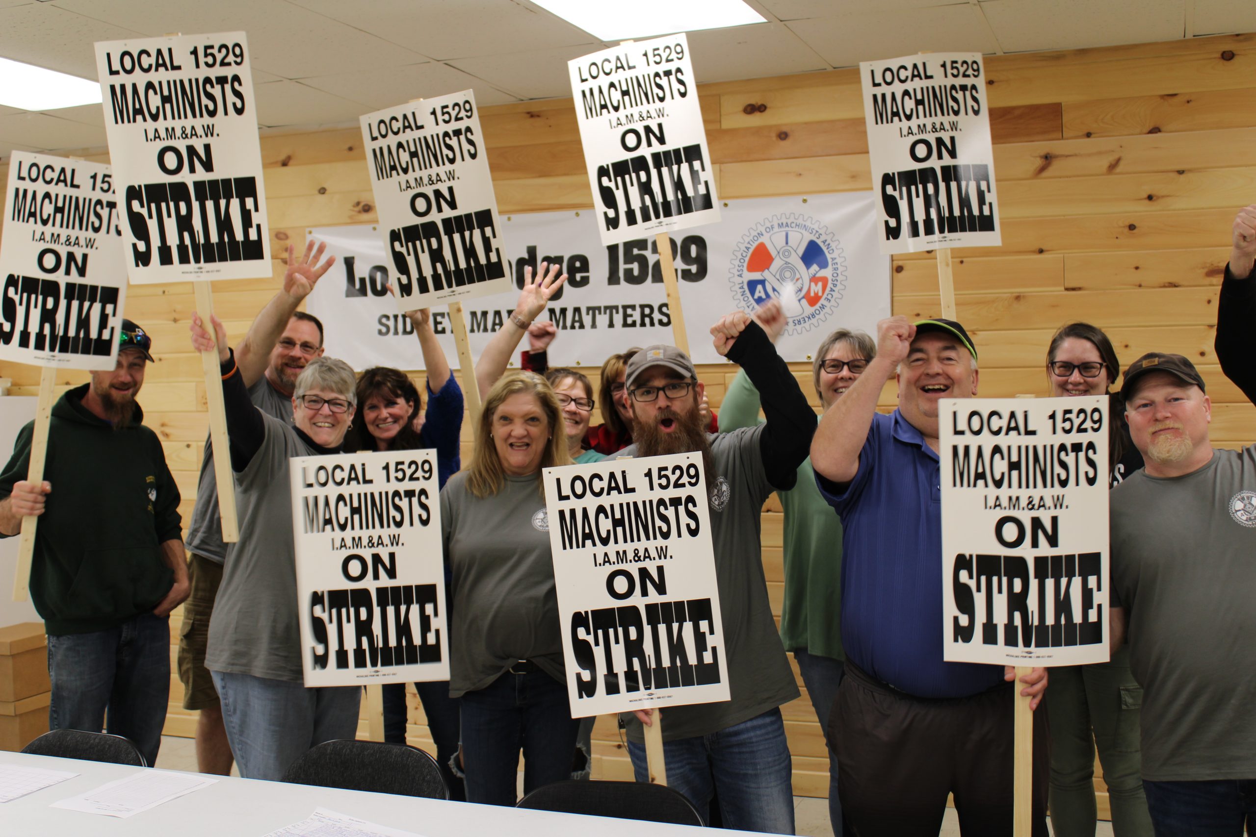 Hundreds of IAM Members at Amphenol Aerospace On Strike for Respect and Dignity