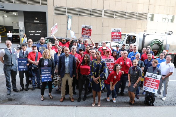 IAM, IBT, AFA-CWA Rally at Shareholder Meeting to End Delta Air Lines’ Union Busting