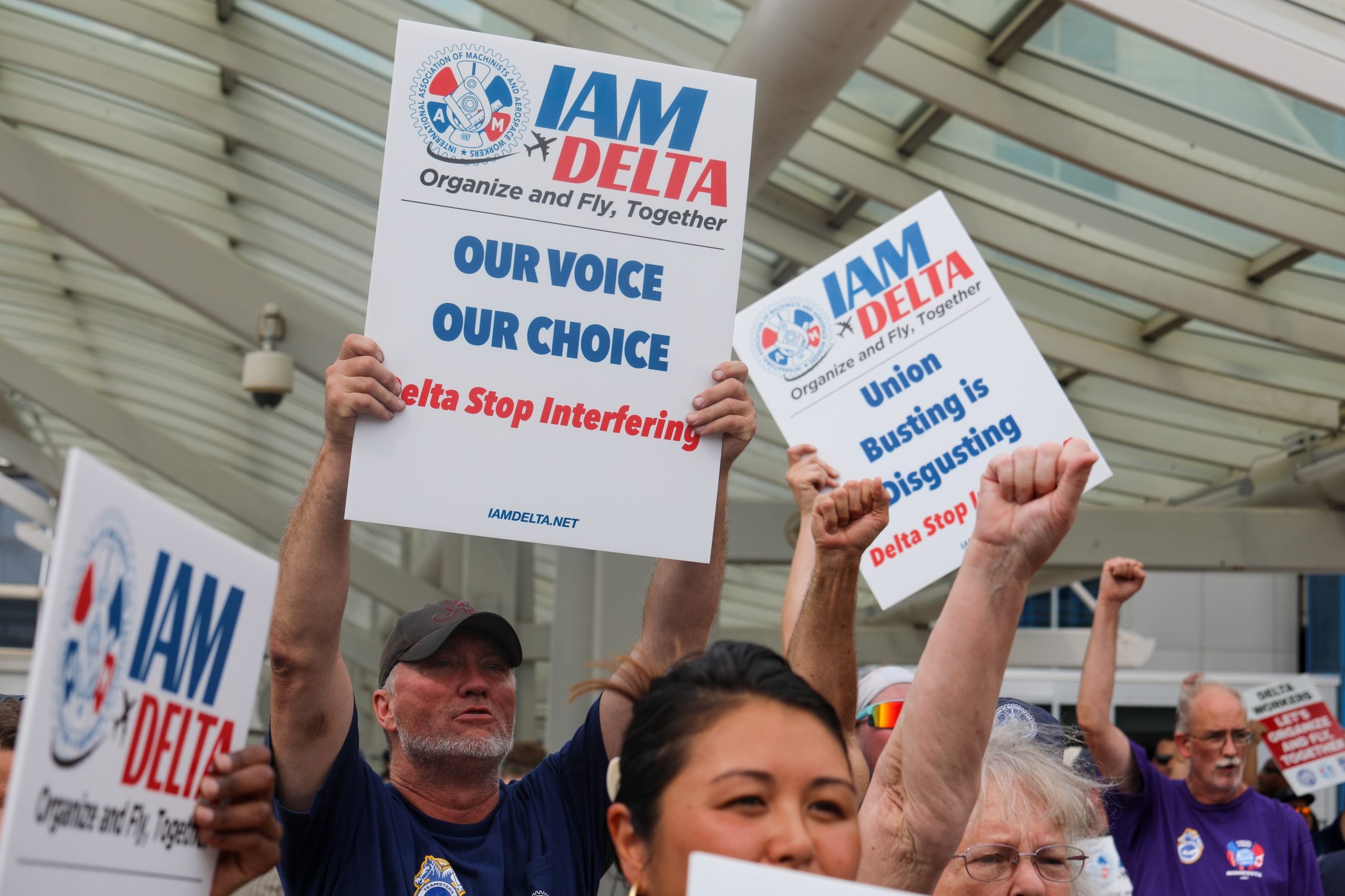 Delta Air Lines Workers Rally at Minneapolis-St. Paul Airport in Drive to Unionize