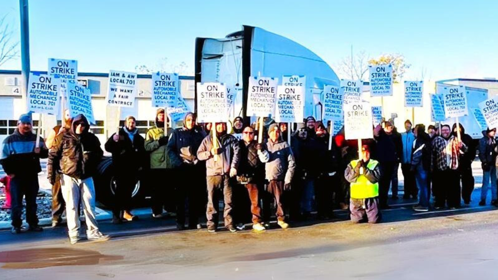 Illinois IAM Mechanics’ Union Members Strike for Fair Contract as M&K Truck Centers Management Threatens Healthcare, Retirement Provisions