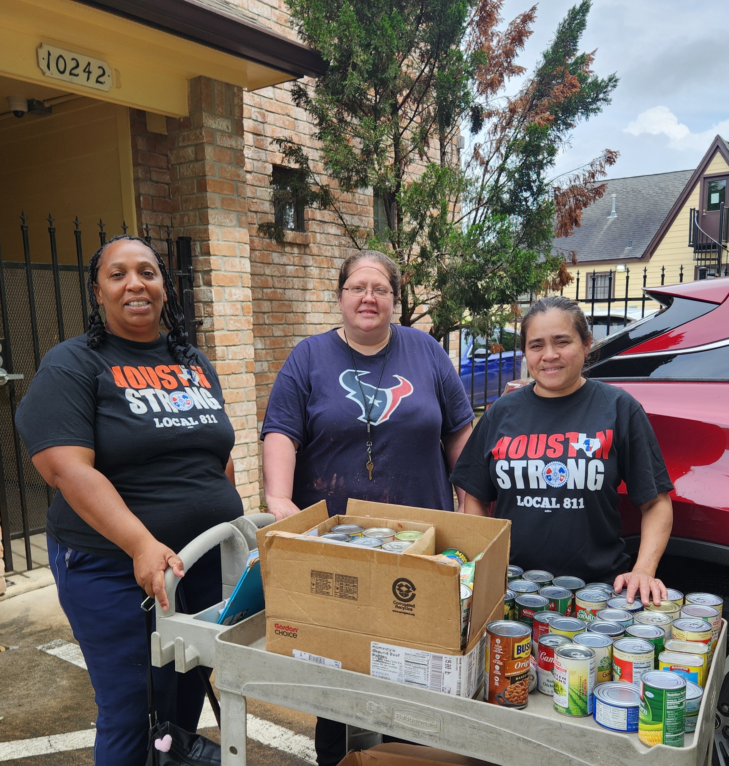 Air Transport Local 811 Gives Back to Houston Shelter