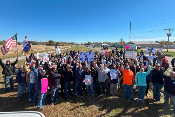 IAM Leadership Gives Boost to Striking Illinois Local 660 Members at Eaton Corp.