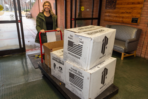 IAM Headquarters Ends Year of Charity by Giving Back to Local Retired Military Veterans