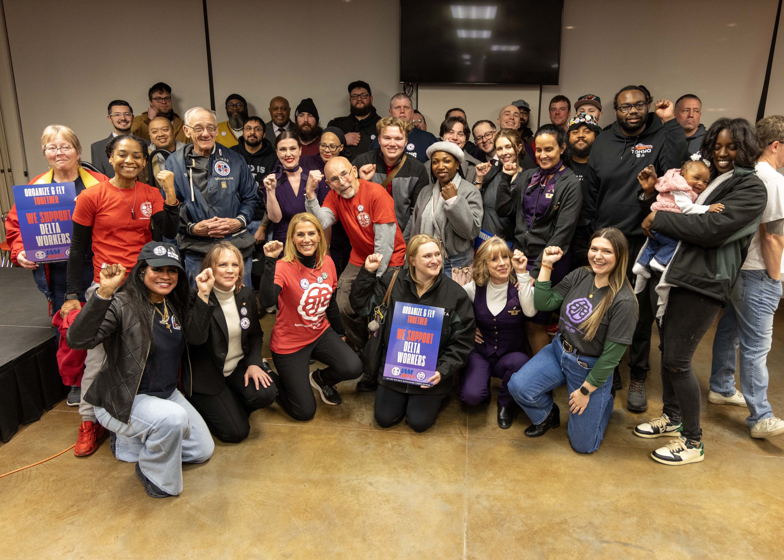 Delta Air Lines Workers Pack Minnesota Union Hall to Rally for Union Support