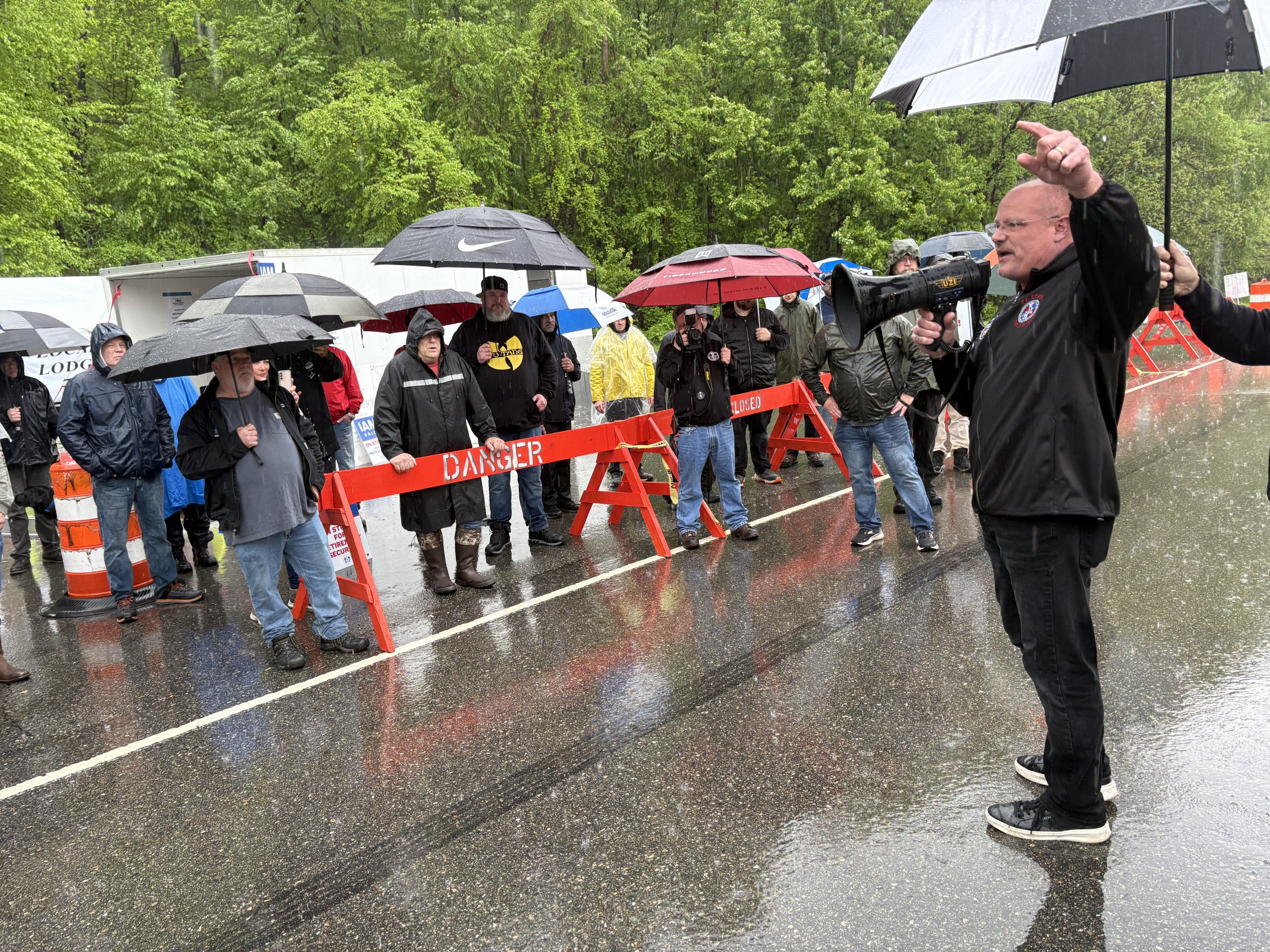 IP Bryant Visits IAM Union Strike Lines at Pratt & Whitney as Public Pressure Mounts on Company