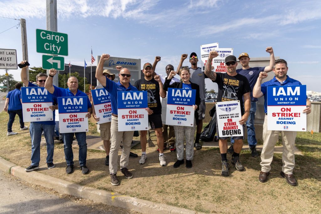IAM Union District 837 Members Ratify New Contract with Boeing - IAM Union