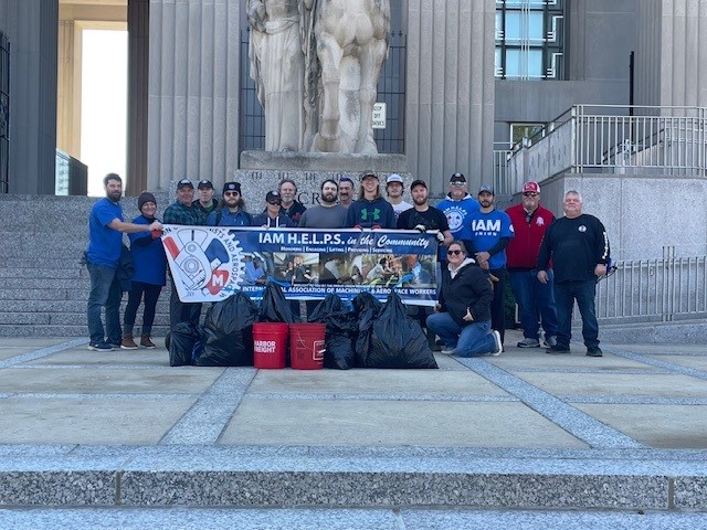 IAM District 9 Volunteers Prepare St. Louis Soldiers Memorial for Veterans Day Parade